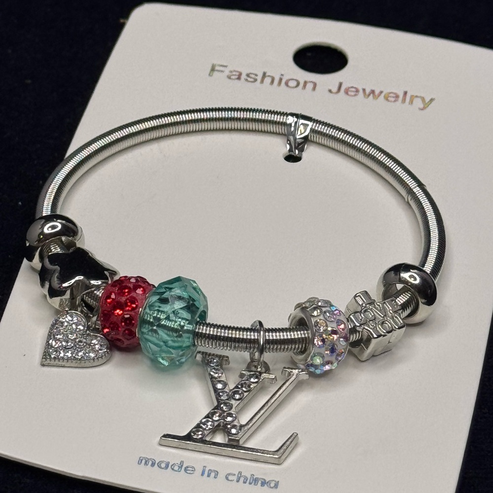Fashion Jewelry Silver Tone Sparkling Heart Charm Stretch Bracelet Red White
